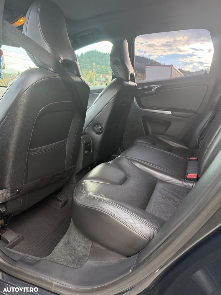 Volvo XC 60 D5 AWD Start-Stop Momentum - 11