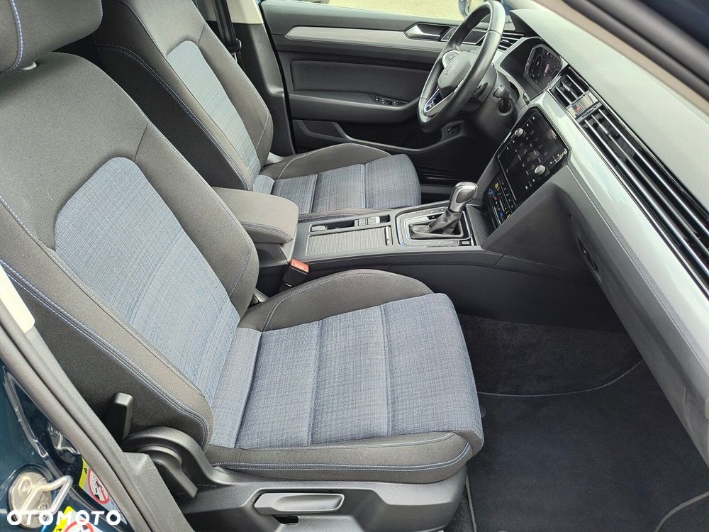Volkswagen Passat - 16