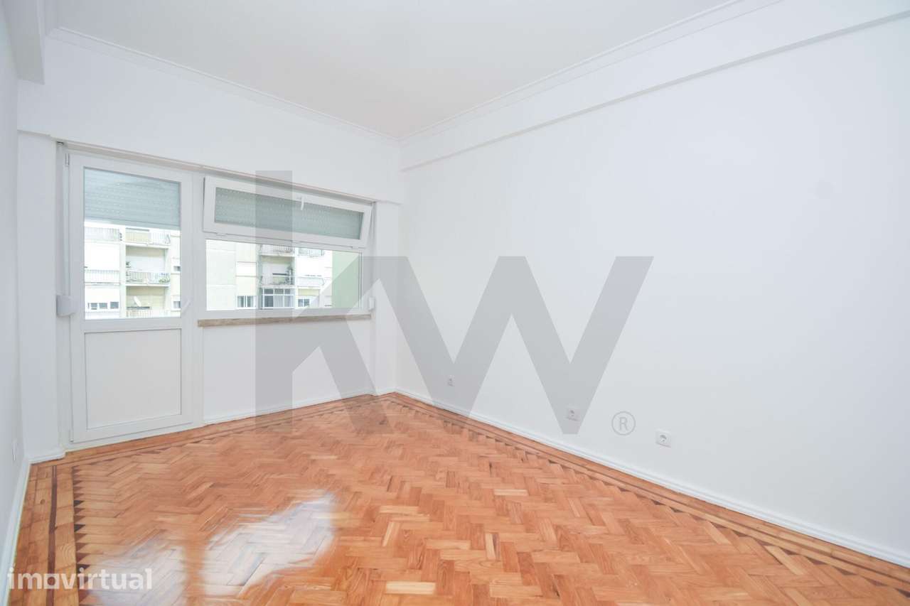 Apartamento T3 com Varanda e Excelente Luminosidade | Benfica - Grande imagem: 4/28
