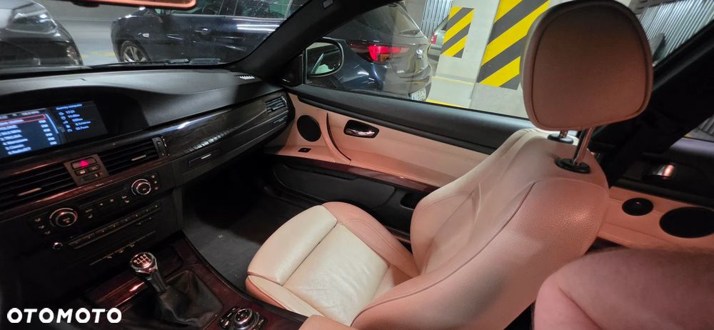 BMW Seria 3 330d xDrive - 29