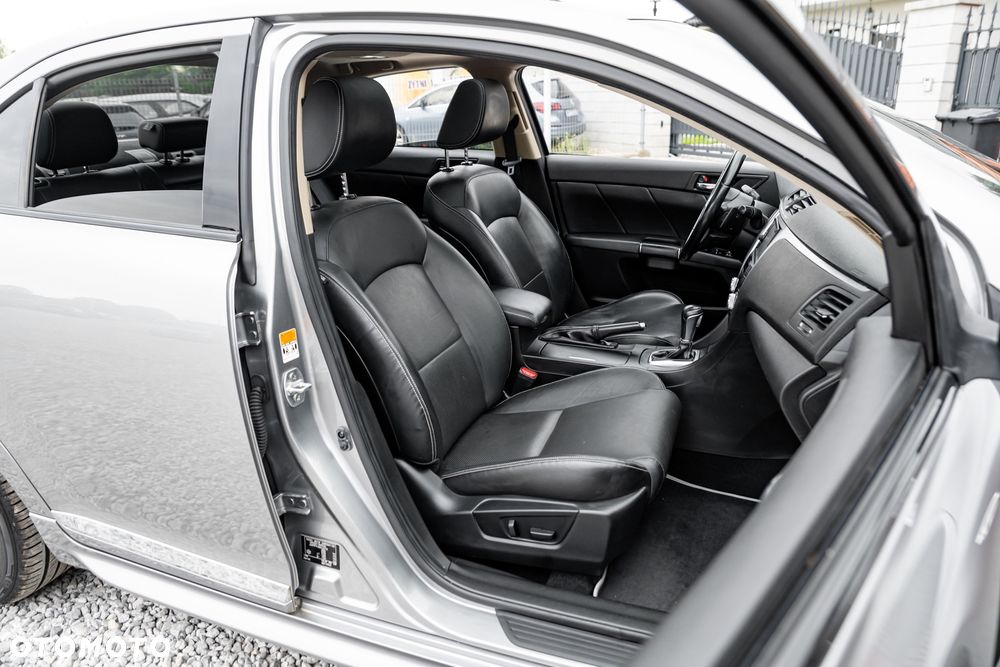 Suzuki Kizashi 2.4 4x4 CVT Sport - 26