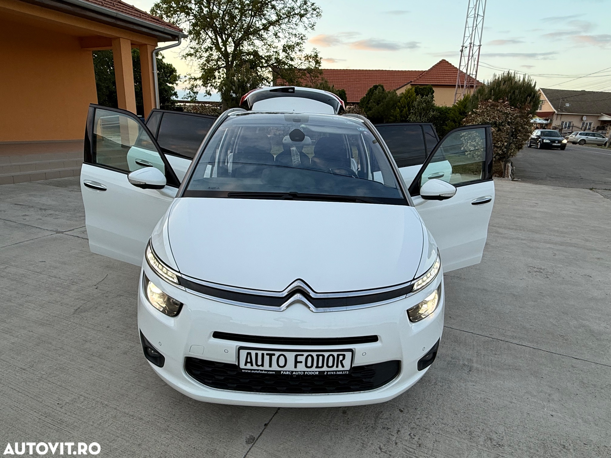 Citroën C4 Grand Picasso e-HDi 115 ETG6 Exclusive - 24