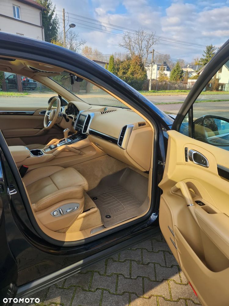 Porsche Cayenne S E-Hybrid - 12