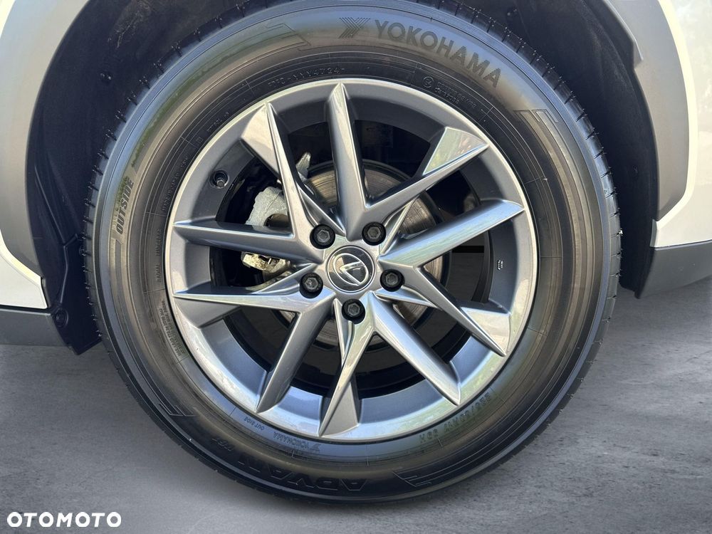 Lexus LBX 1.5 Hybrid - 16