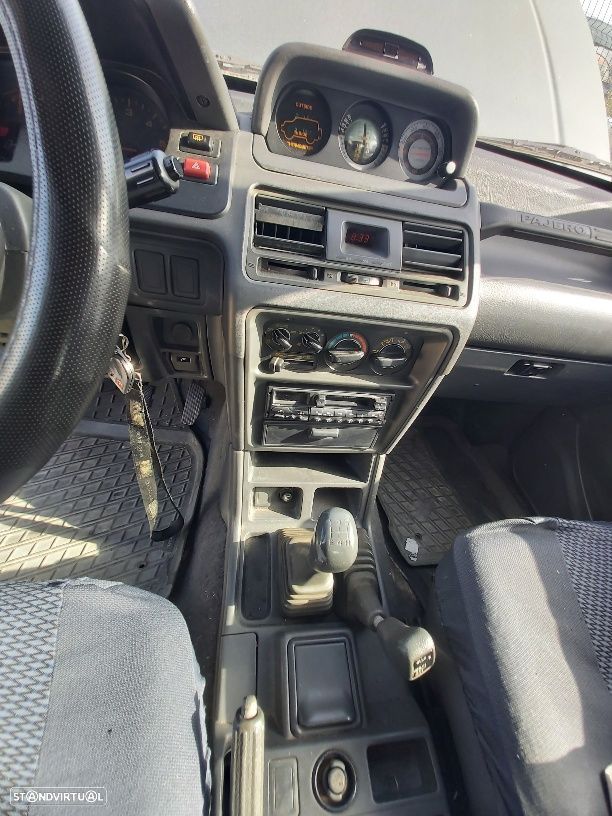 Mitsubishi Pajero 2.5 TDi GLX - 10