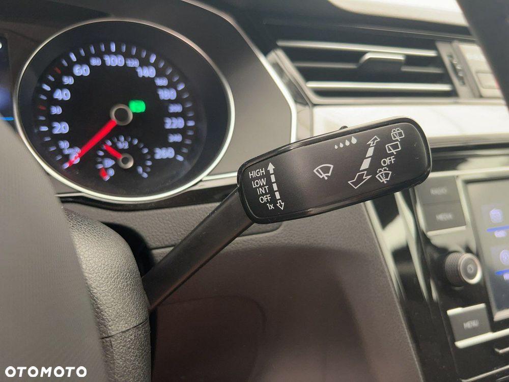 Volkswagen Passat - 25