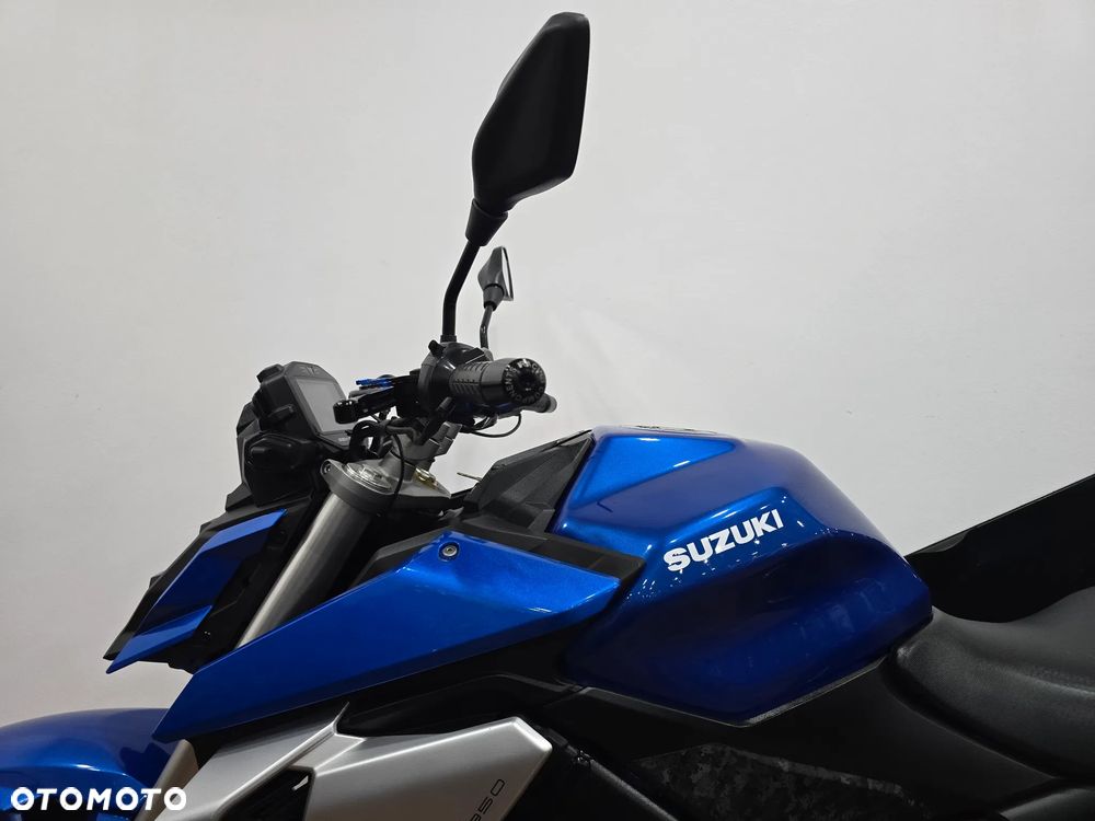 Suzuki GSX - 15