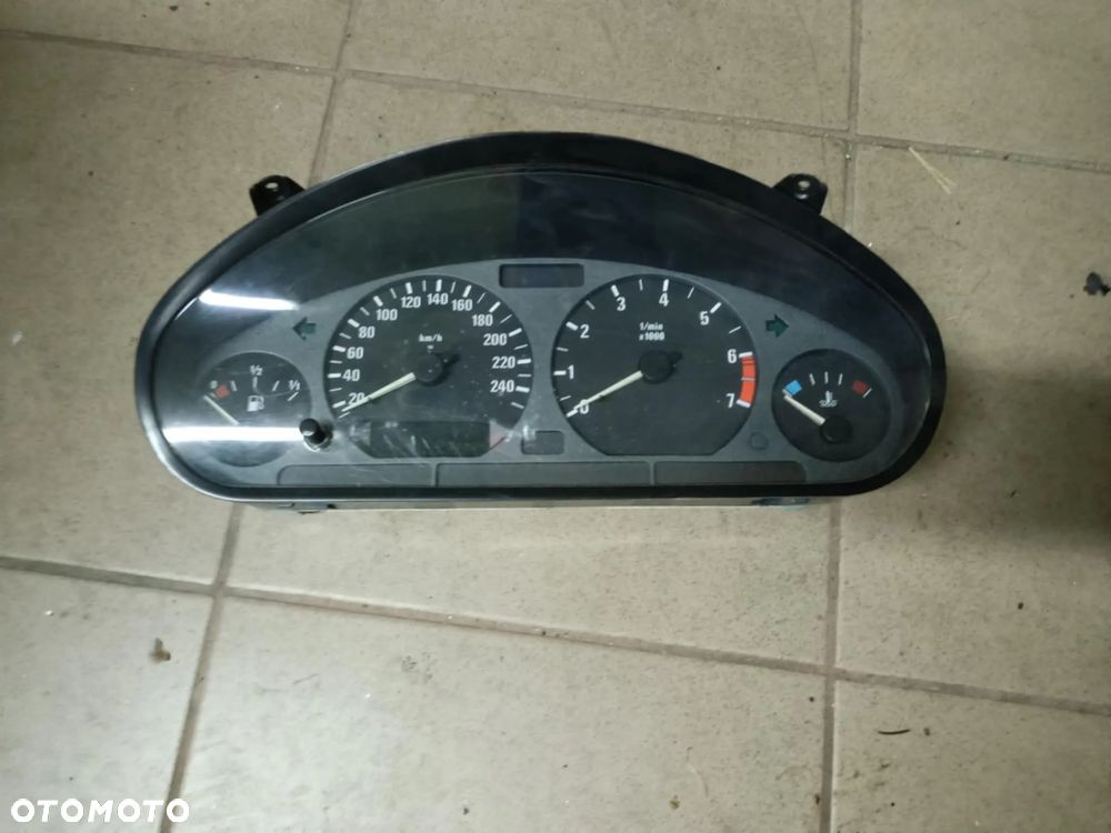 Licznik zegary BMW E36 benzyna 8360482 96r