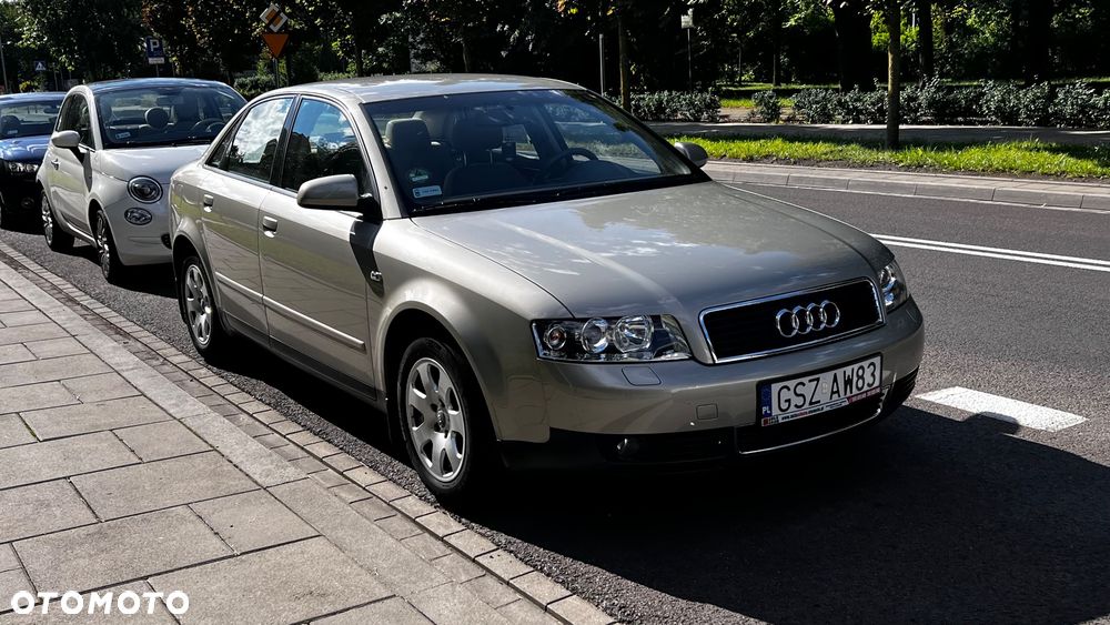 Audi A4 Limousine - 1