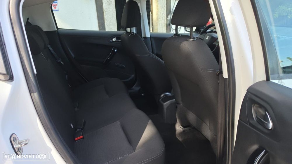 Peugeot 208 1.4 HDi - 12