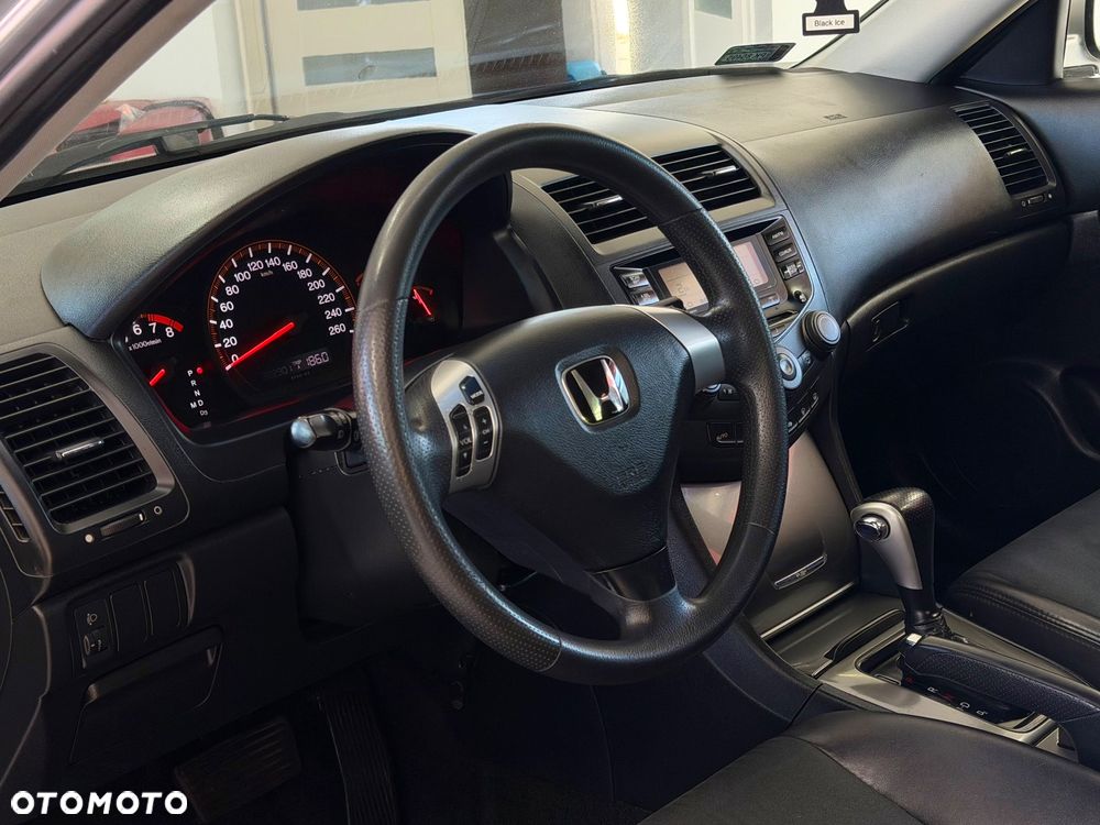 Honda Accord 2.0 Comfort - 32
