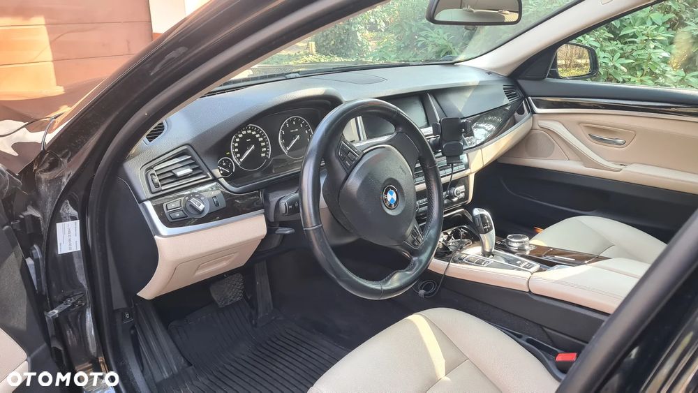 BMW Seria 5 520i Luxury Line - 11