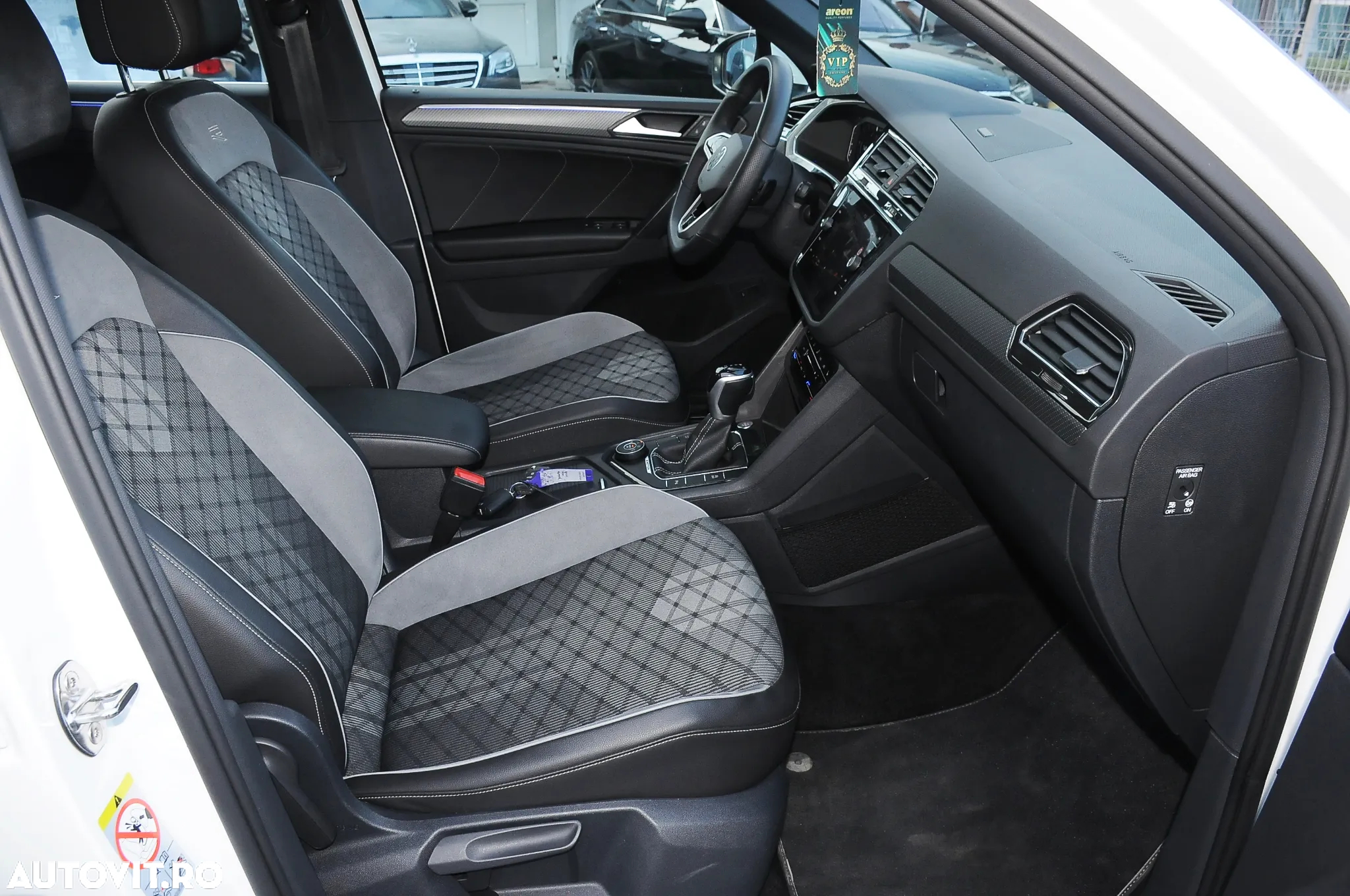Volkswagen Tiguan 2.0 TDI SCR 4MOTION DSG R-Line - 13