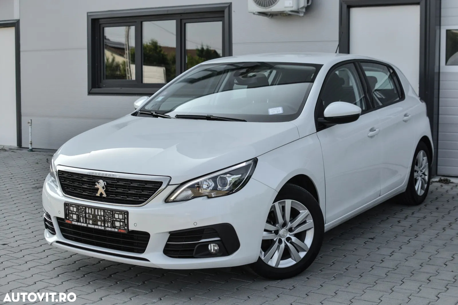 Peugeot 308 1.2 L PureTech Turbo S&S Allure - 15