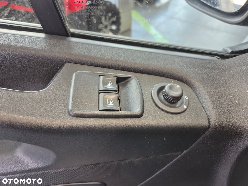 Renault Trafic 2.0 DCi 120  / L2H1 LONG / JEDYNY TAKI Z MONAKO / SERWISOWANY / ODŚWIEŻONY / ORYG. NISKI PRZEBIEG / RARYTAS / LAMPY LEDOWER  / DŁUGA PAKA / 3 MIEJSCA / UNIKATOWY STYL / EURO 6 - 19