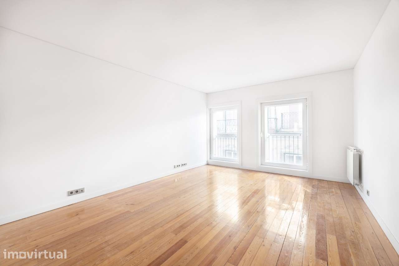 Apartamento com 2 salas e 2 quartos junto ao Chiado com 2 lugares de e - Grande imagem: 5/30