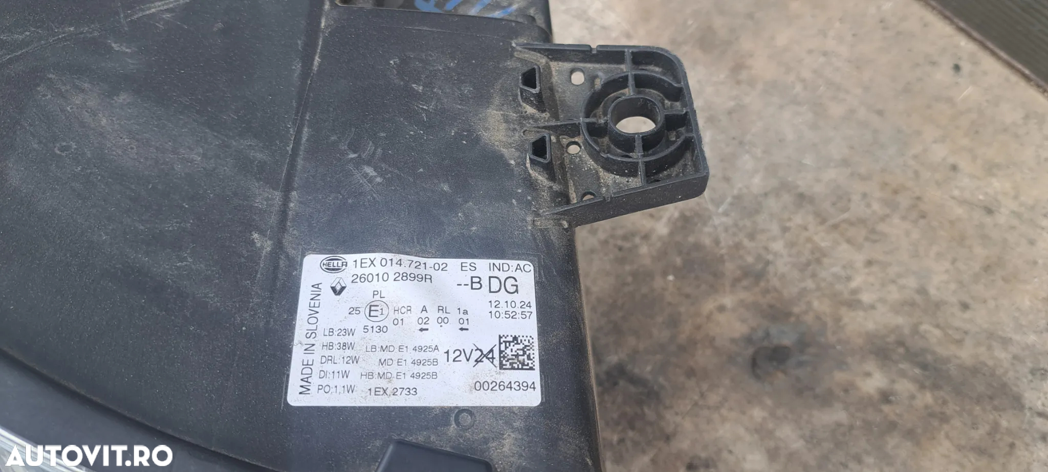 Far dreapta full led Renault trafic 4 cu defect - 2