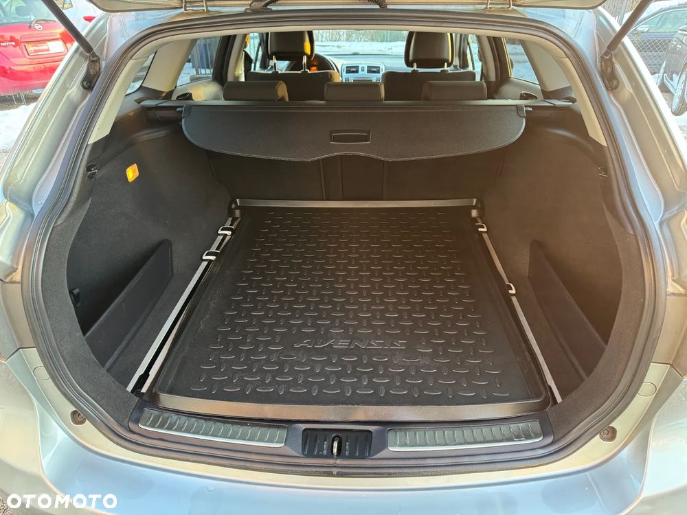 Toyota Avensis 1.6 Comfort - 19