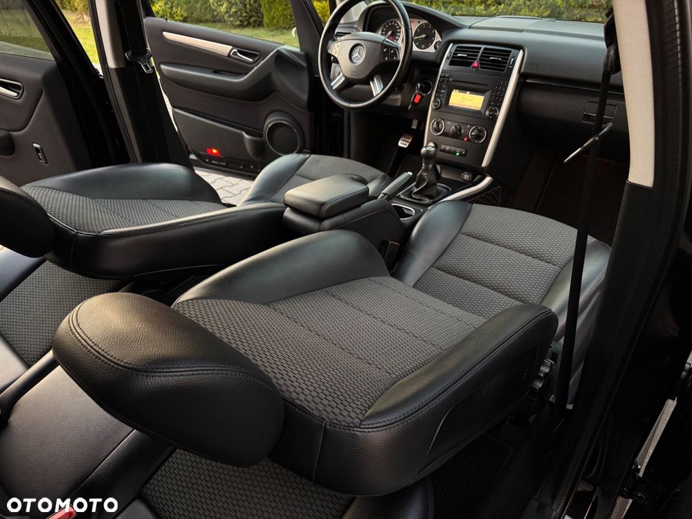 Mercedes-Benz Klasa B 180 BlueEFFICIENCY SPORT EDITION - 24