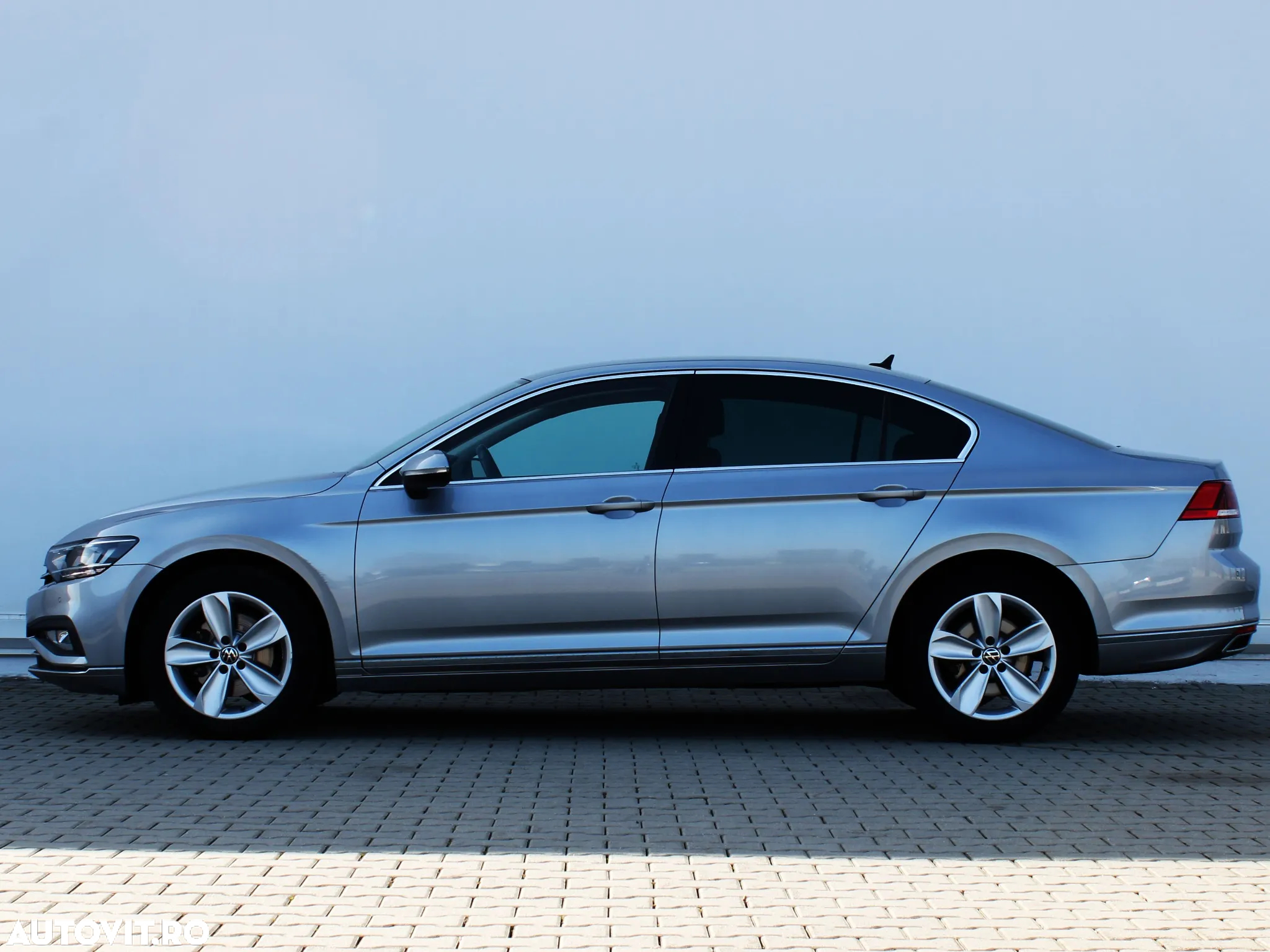 Volkswagen Passat - 2