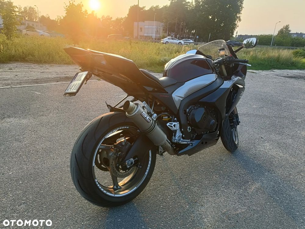 Suzuki GSX-R - 6