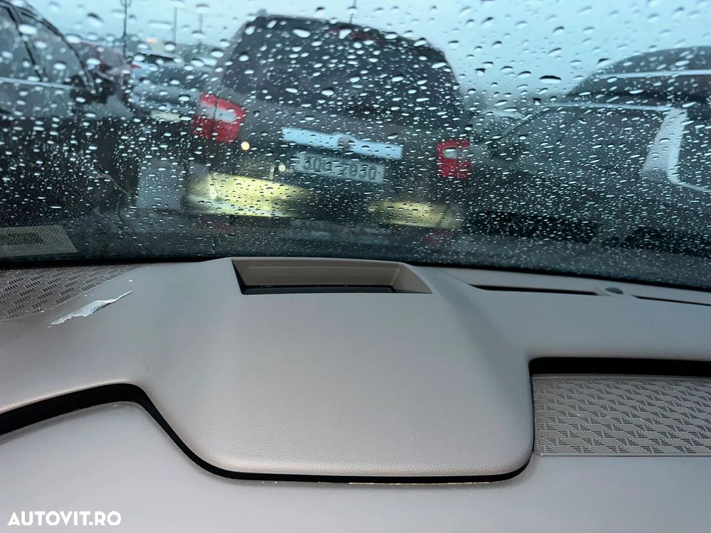 Kia Carnival - 12