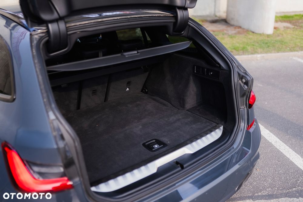 BMW Seria 3 330i Edition M Sport Shadow - 28