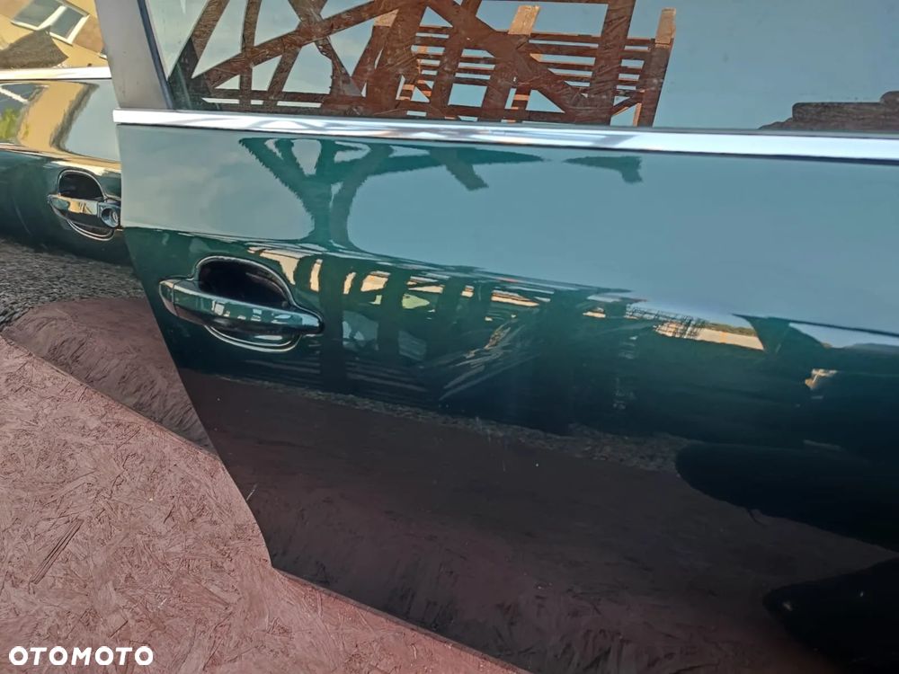 BMW E60 / E60 LCI / E61 / E61 LCI. ORYGINALNE KOMPLETNE DRZWI LEWE / PRAWE EUROPA. W KOL. TIEFGRUEN METALLIC. O NR: 7 202 339 / 7 181 003 / 7 111 375 / 7 202 340 / 7 111 376 / 7 181 004 OEM. W BARDZO DOBRYM STANIE. - 13