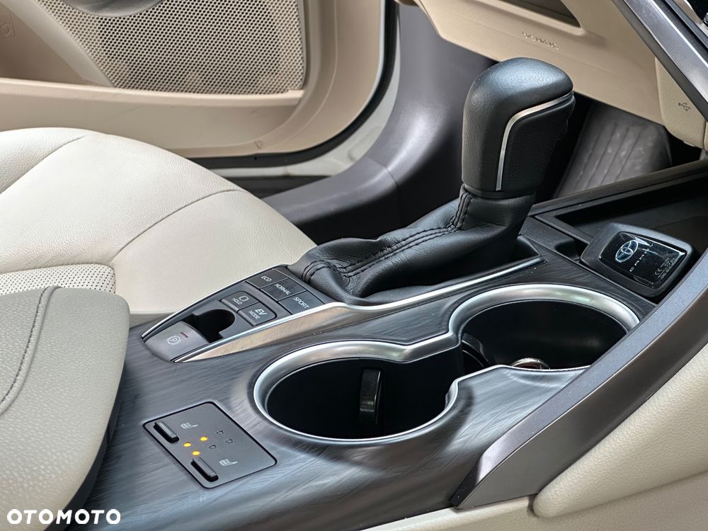 Toyota Camry 2.5 Hybrid Executive CVT - 15