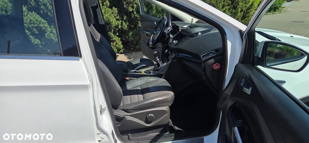 Ford Kuga 1.5 EcoBoost 2x4 Titanium - 26