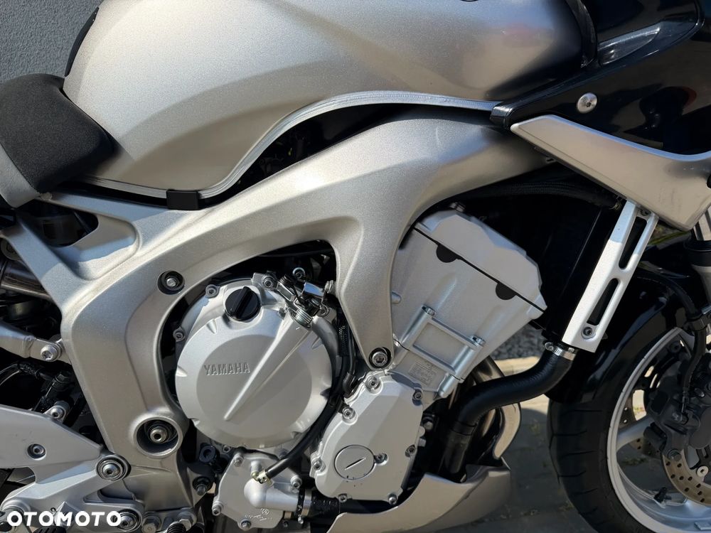 Yamaha FZ - 17