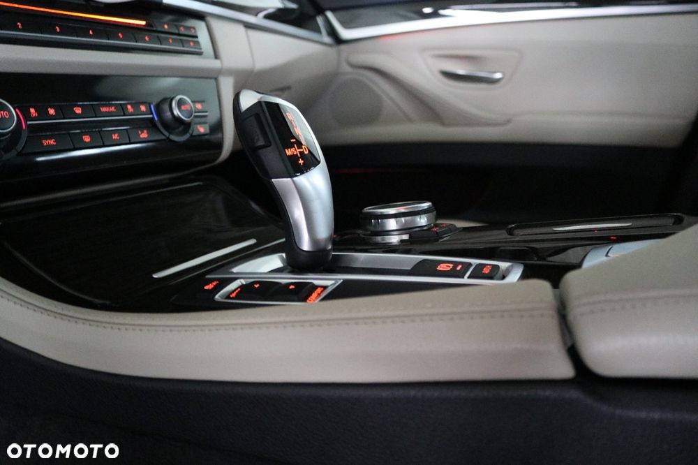 BMW Seria 5 520d Luxury Line - 13