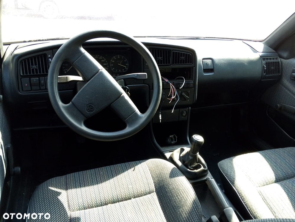 Volkswagen Passat B3 (88-91r.) 1.9 D 68KM. Silnik 1Y Skrzynia ALY pasuje do ALA, ALB, ALS ,ARC,AGC,AFE,AMA lakier LA9V.Cały na części. GWARANCJA !!!  Przód Tył Zestaw Komplet Drzwi Klapa Zderzak Błotnik Maska Grill Atrapa Szyba Pas Lampa Lusterko Boczki Fotel Kanapa Kokpit Deska Rozdzielcza Przełącznik Włącznik Sterownik Przewody Wiązka Instalacja Moduł Komputer Czujnik Listwa Pompa Alternator Wtryski Głowica Rozrusznik Kompresor Sprzęgło Dwumas Silnik Skrzynia ABS Klimatyzacji Paliwa Wspomagania Kolektor Turbina Przepustnica Zawór Chłodnica Koło Hak Belka Sanki Zawieszenie Mcpherson Półoś Amortyzator Wydech Tłumik Zacisk Most - 8