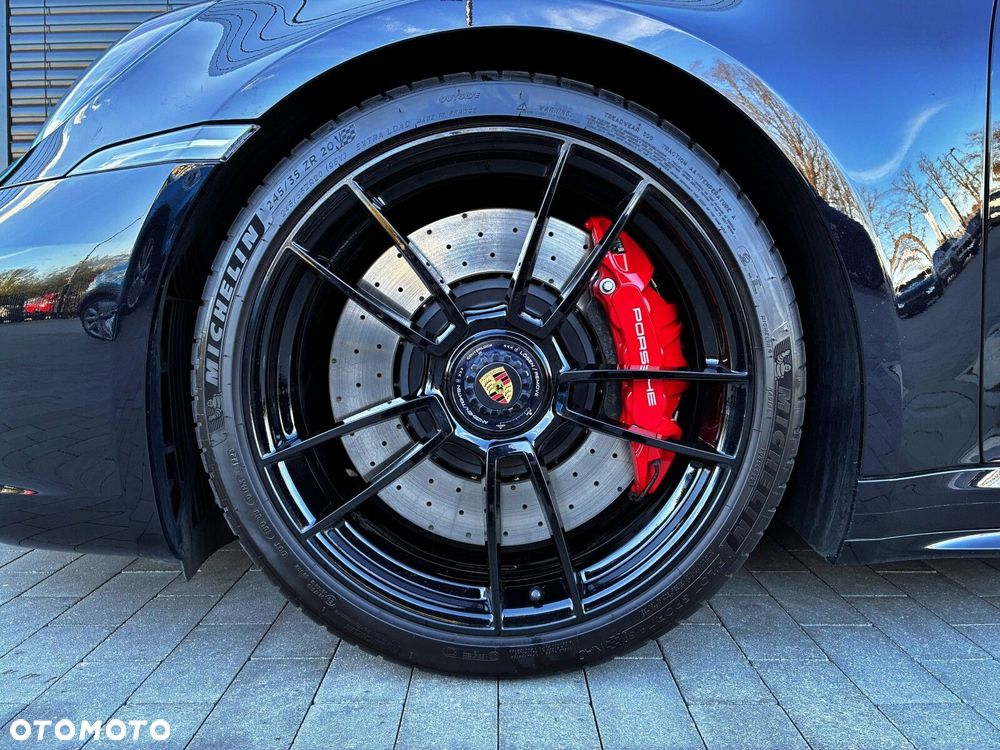 Porsche 911 Carrera GTS - 16