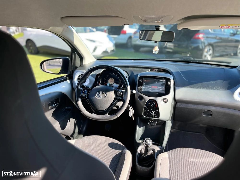 Toyota Aygo x-business - 11