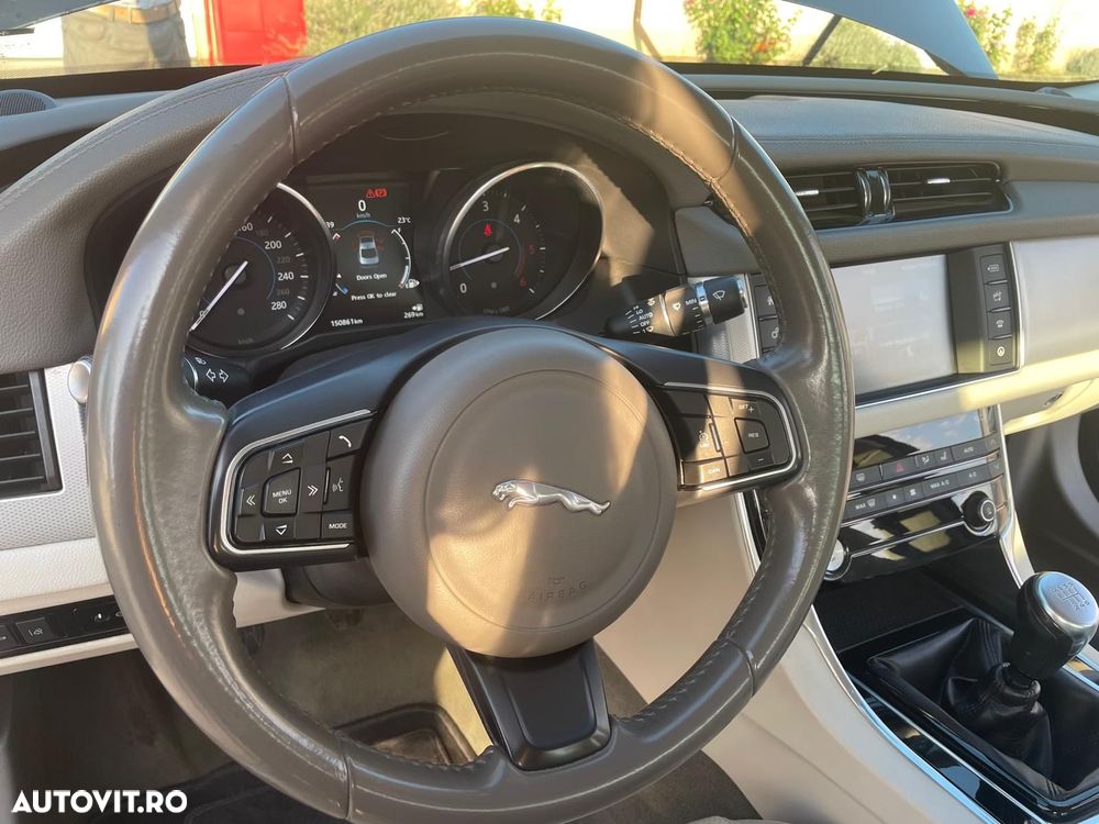 Jaguar XF 20d RWD E-Performance Prestige - 19