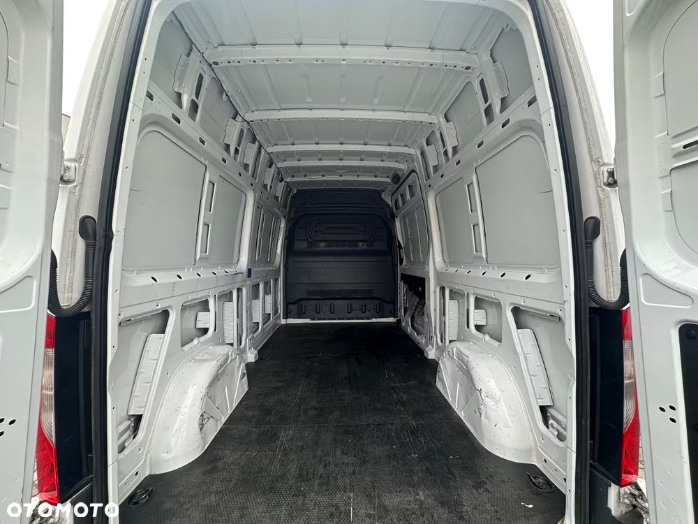 Mercedes-Benz Sprinter - 10