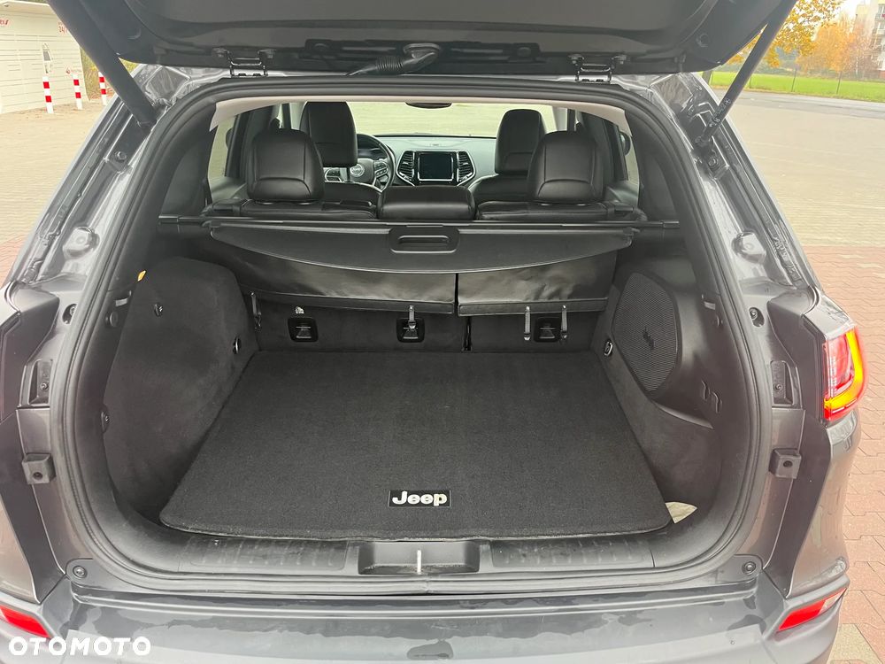 Jeep Cherokee - 12