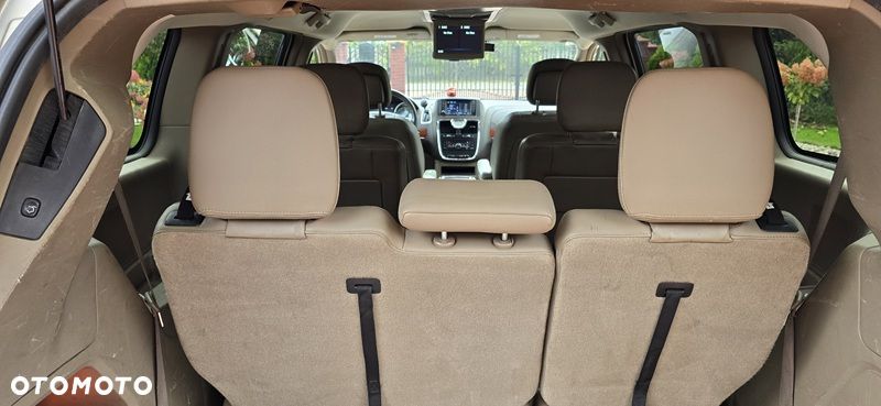 Chrysler Town & Country 3.6 Limited - 15