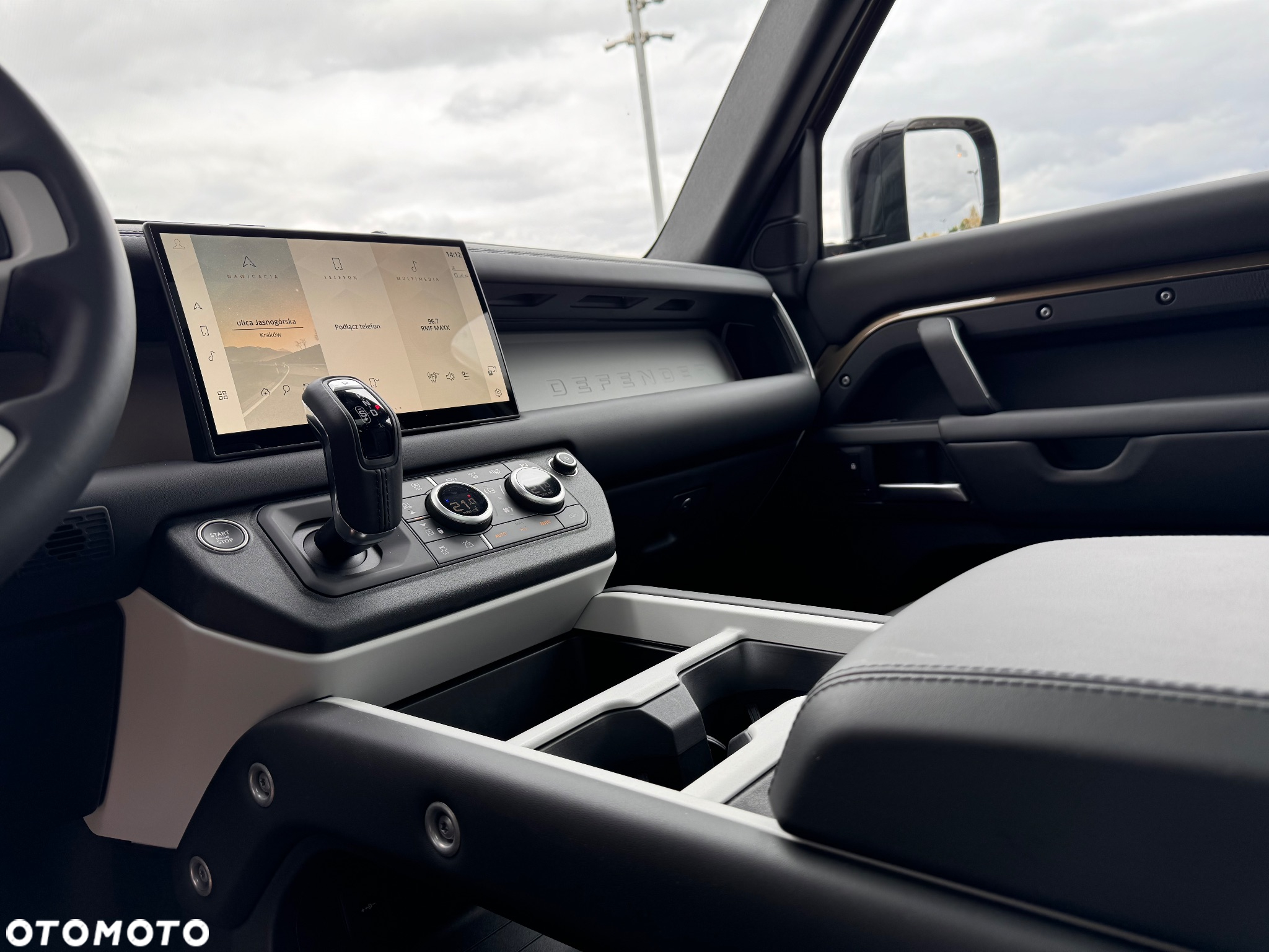 Land Rover Defender - 19