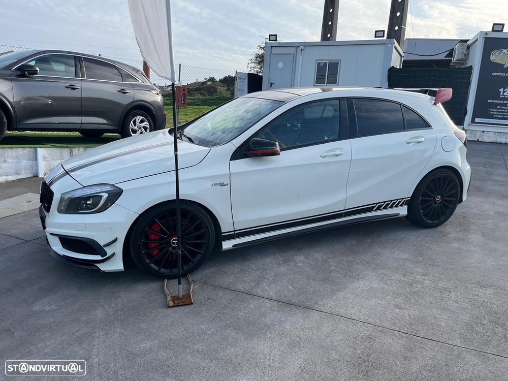 Mercedes-Benz A 45 AMG 4Matic Speedshift 7G-DCT PETRONAS 2015 World Champion Edition - 1