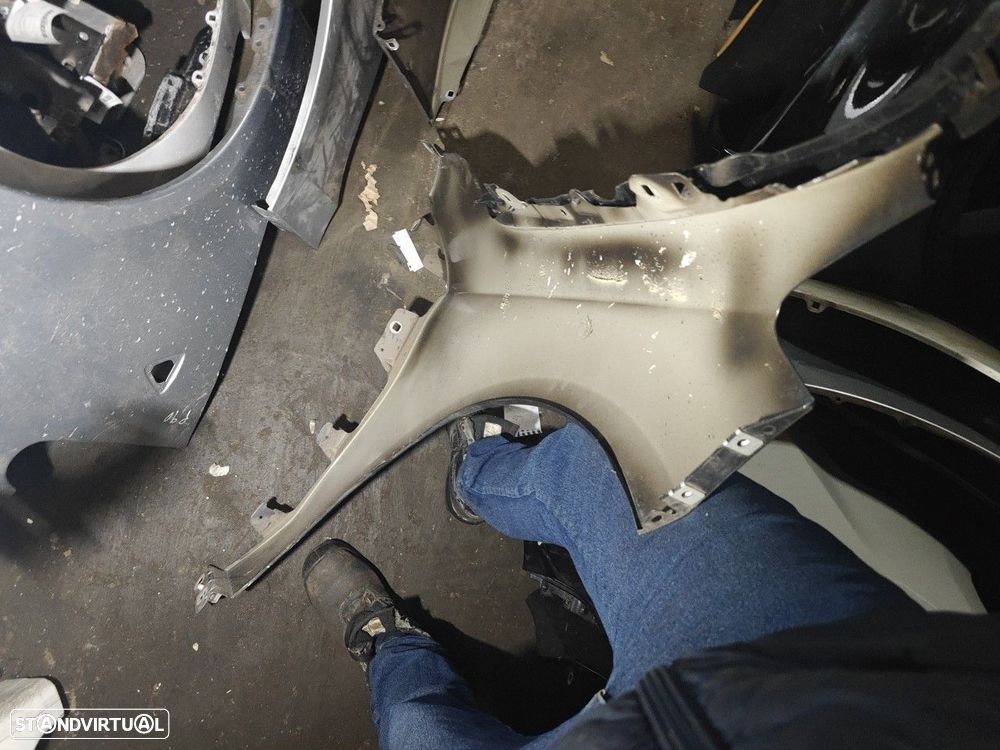 Guarda Lamas Frente Esquerdo Mercedes-Benz Cla Coupé (C117) - 10