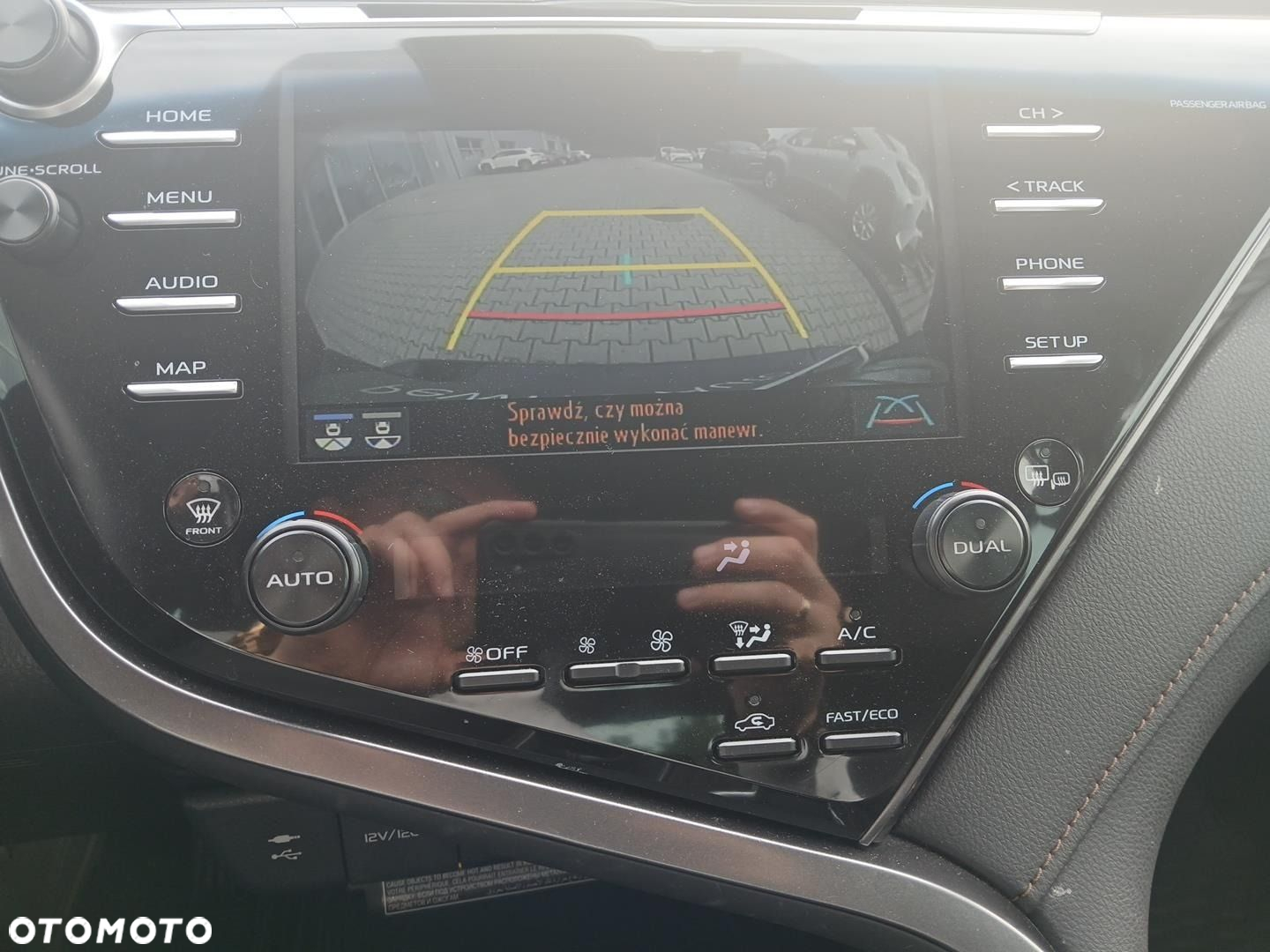 Toyota Camry 2.5 Hybrid Executive CVT - 18