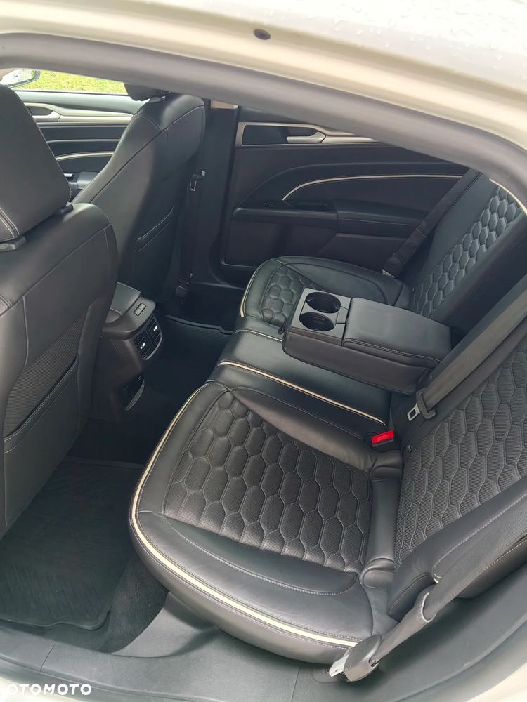 Ford Mondeo Vignale 2.0 TDCi 4WD PowerShift - 32