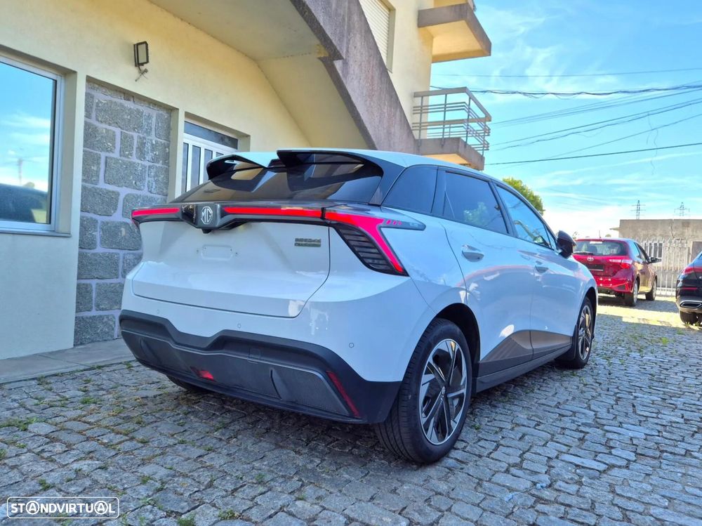 MG MG4 64 kWh Luxury - 5