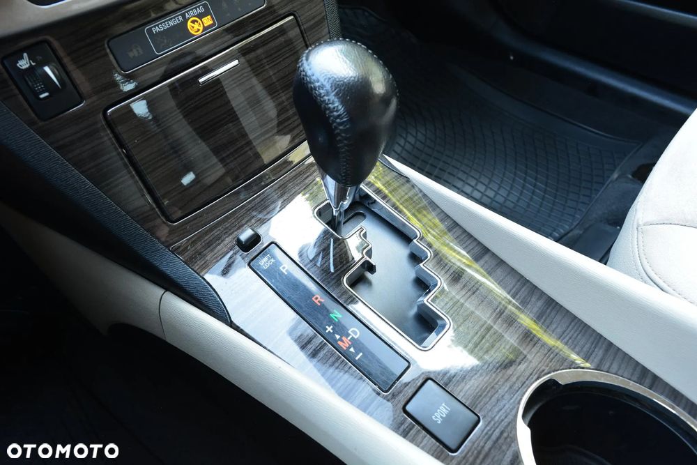 Toyota Avensis 2.2 D-CAT Premium - 23