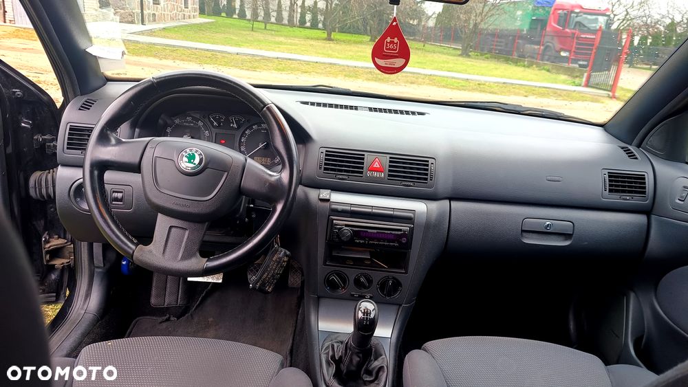 Skoda Octavia 1.6 - 11