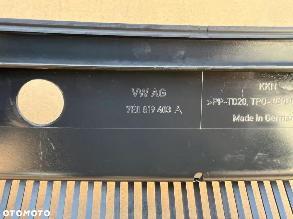 LISTWA PODSZYBIE 7E0819403A VW T5.1 LIFT T6 CALIFORNIA CARAVELLE DOKA MULTIVAN TRANSPORTER - 7
