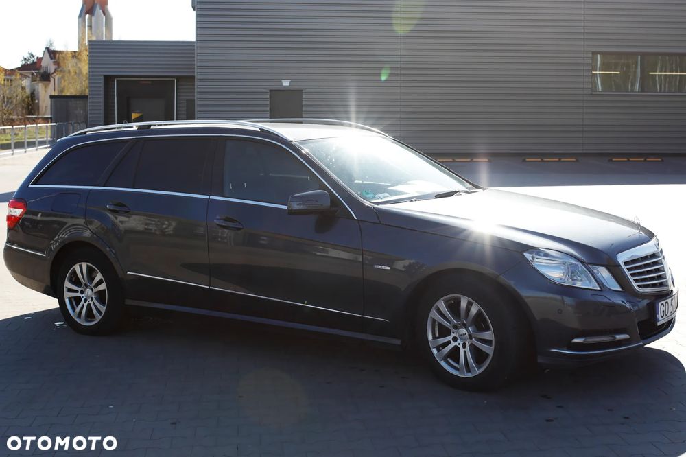 Mercedes-Benz Klasa E 200 BlueEFFICIENCY 7G-TRONIC Elegance - 3