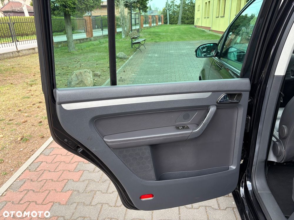 Volkswagen Touran 2.0 FSI Automatik Highline - 24